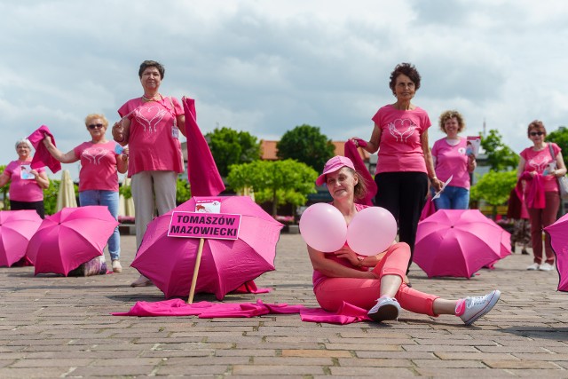 Akcja amazonek na rzecz profilaktyki raka piersi odbyła się na placu Kościuszki w Tomaszowie Mazowieckim