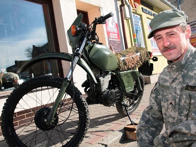 - Honda jest stylizowana na motocyklu niemieckich zwiadowców - mówi Mirosław Pluciński.