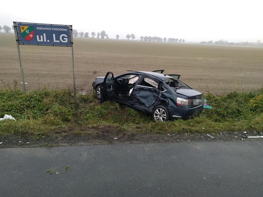 Wypadek dwóch aut obok LG pod Wrocławiem. Jedna osoba ranna, ciężkie warunki na drogach [ZDJĘCIA]