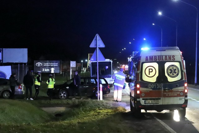 W Siechnicach na drodze krajowej nr 94 doszło do dwóch wypadków w tym samym miejscu 26.12.2023