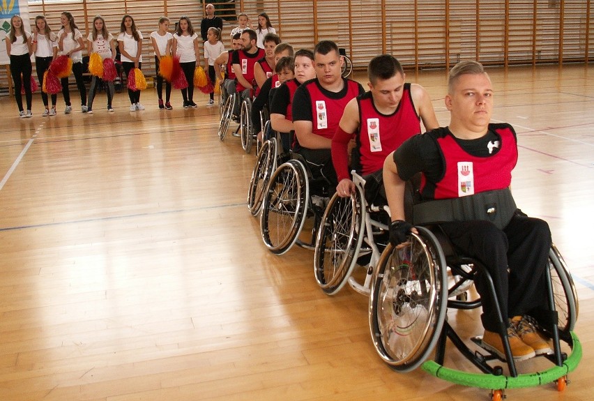 Turniej odbył się w sobotę 8 października w hali sportowej...