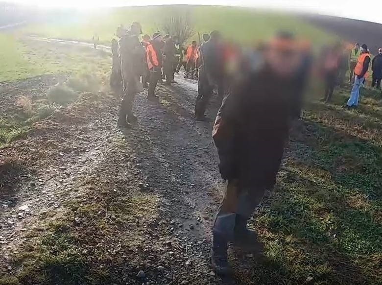 Groźne sceny na polowaniu pod Krakowem. Ekolodzy zwarli się z myśliwymi. Szokujące wideo