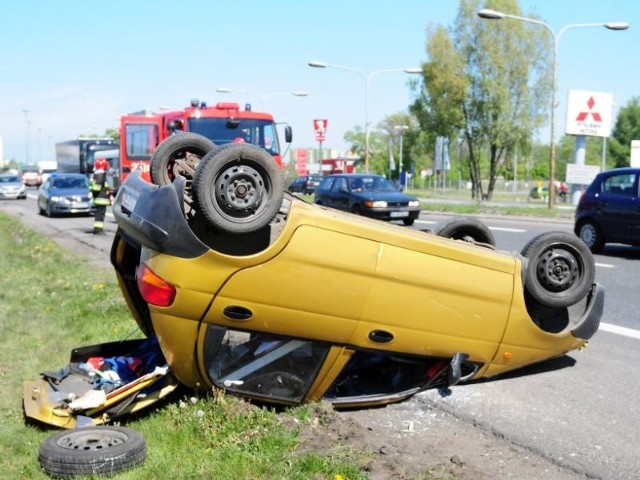 Dachowanie na al. Jana Pawła II w Bydgoszczy