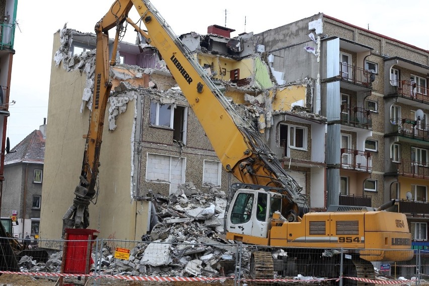 Wybuch gazu w Bytomiu: Trwa wyburzanie budynku w Miechowicach [ZDJĘCIA]