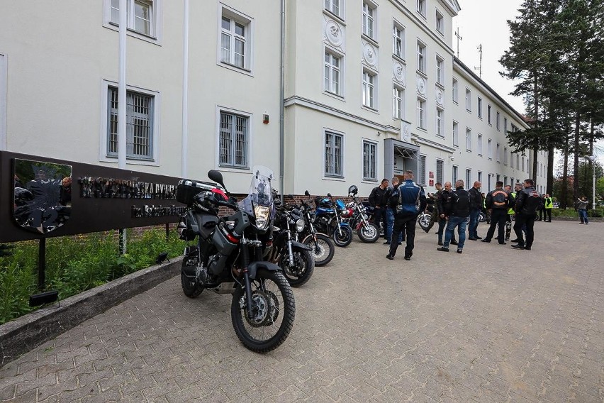W Szczecinie wyruszył motocyklowy rajd weteranów. Pamiętają o poległych kolegach