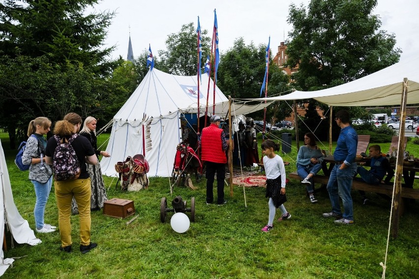 Toruń. Przy Muzeum Etnograficznym wyrosło miasteczko husarskie [Zdjęcia]