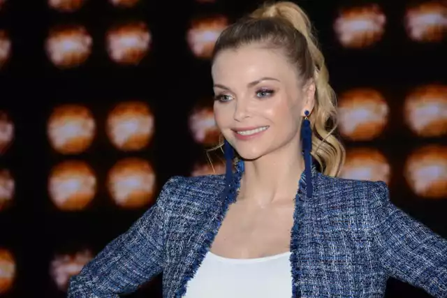 Izabella Miko jest polską aktorką i tancerką, która od lat mieszka w Stanach Zjednoczonych. Popularność przyniósł jej występ w filmie "Wygrane Marzenia". Polskiej publiczności dała się poznać rolą Hani w filmie tanecznym "Kochaj i tańcz". Zobaczcie w naszej galerii, jak mieszka i żyje na co dzień popularna aktorka.