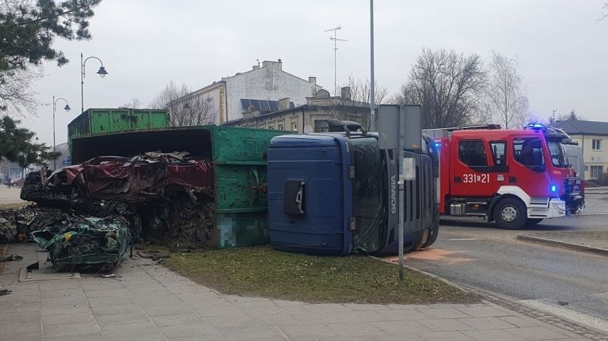 Wypadek ciężarówki na rondzie Żołnierzy Wyklętych w...