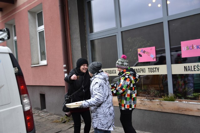 Darmowe uściski w Częstochowie w WalentynkiZobacz kolejne zdjęcia/plansze. Przesuwaj zdjęcia w prawo - naciśnij strzałkę lub przycisk NASTĘPNE