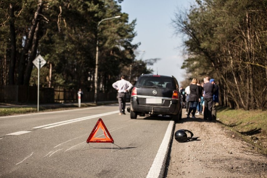 Wypadek w Kadzidle, 17-letni motorowerzysta trafił do szpitala [ZDJĘCIA]