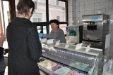 Pani Halina to prawdziwa babcia biznesu. Od 25 lat sprzedaje świetne lody w Kościerzynie 