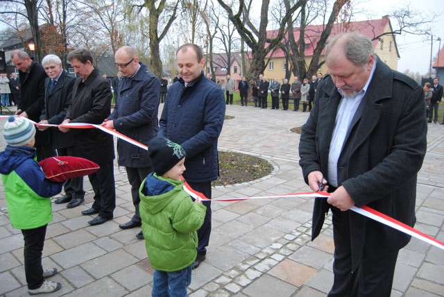 Andrzej Grabowski podczas otwarcia Rynku w Alwerni