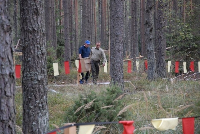 Nadleśnictwo Głęboki Bród. Wypuścili kolejne ptaki z nadajnikami (zdjęcia)