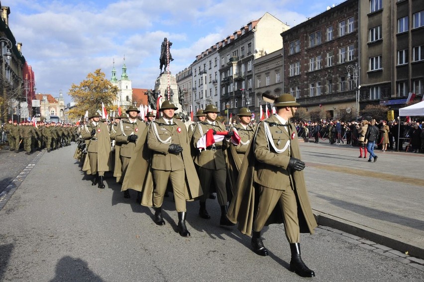 Kraków. Tak kiedyś 11 listopada obchodziliśmy Święto Niepodległości. W tym roku tego zabraknie [ZDJĘCIA]