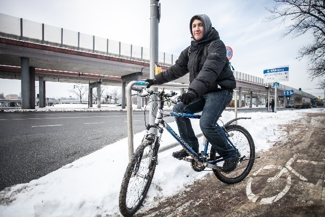 19-letni Łukasz Pańczyk jeździ rowerem przez cały rok.