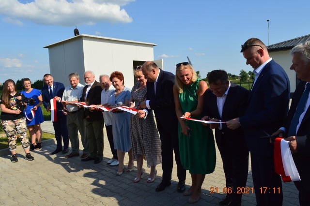 W oficjalnym otwarciu nowej oczyszczalni ścieków uczestniczyli między innymi przedstawiciele rządu, posłowie, a także samorządowcy powiatu lipskiego.