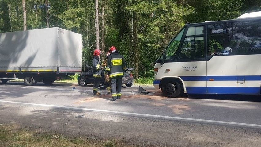 Wypadek autobusu na wjeździe do Czarnej Białostockiej....