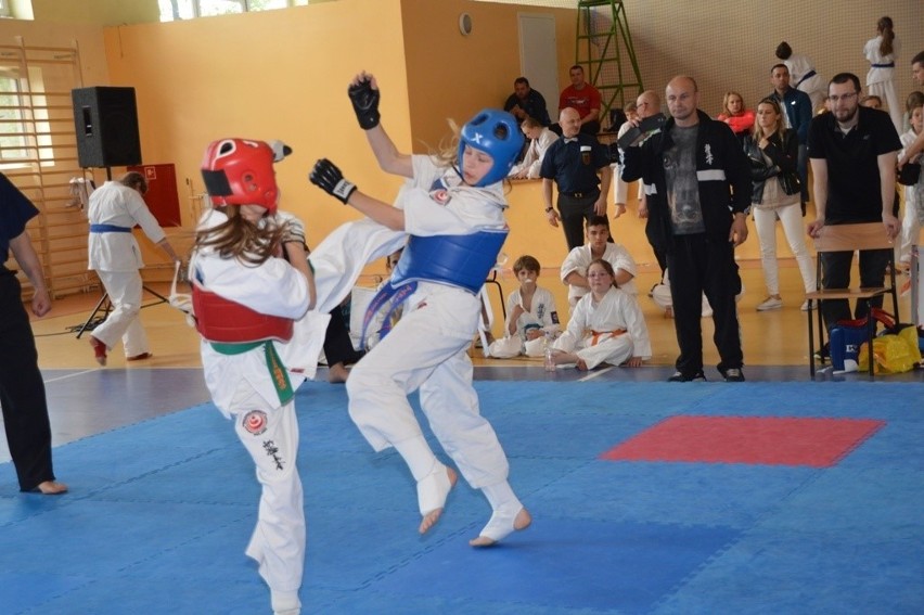 Sześć medali niepołomickich karateków w Leżajsku