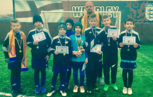 Młodzi piłkarze  z APPN Mielec okazali się bezkonkurencyjni podczas turnieju rozgrywanego na słynnym Wembley Goals