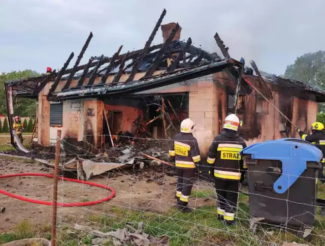 Pożar domu jednorodzinnego w Kowańczu, w gminie Karlino