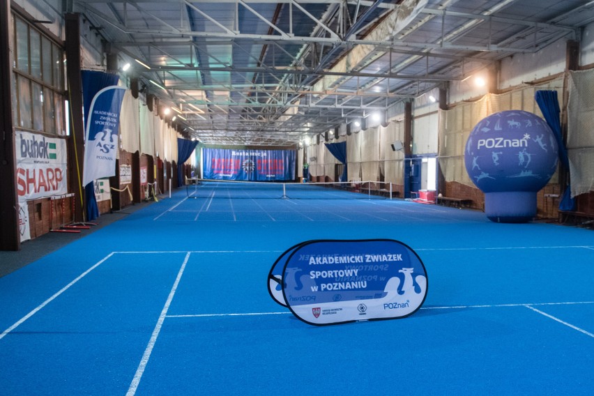 Po modernizacji w hali AZS mogą trenować również tenisiści i...