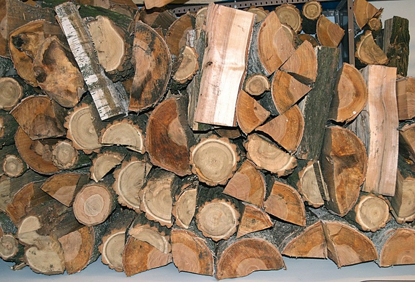 Ceny węgla i drewna za metr przestrzenny przerażają! Drewno opałowe droższe 2-3 krotnie. CENY WĘGLA I DREWNA