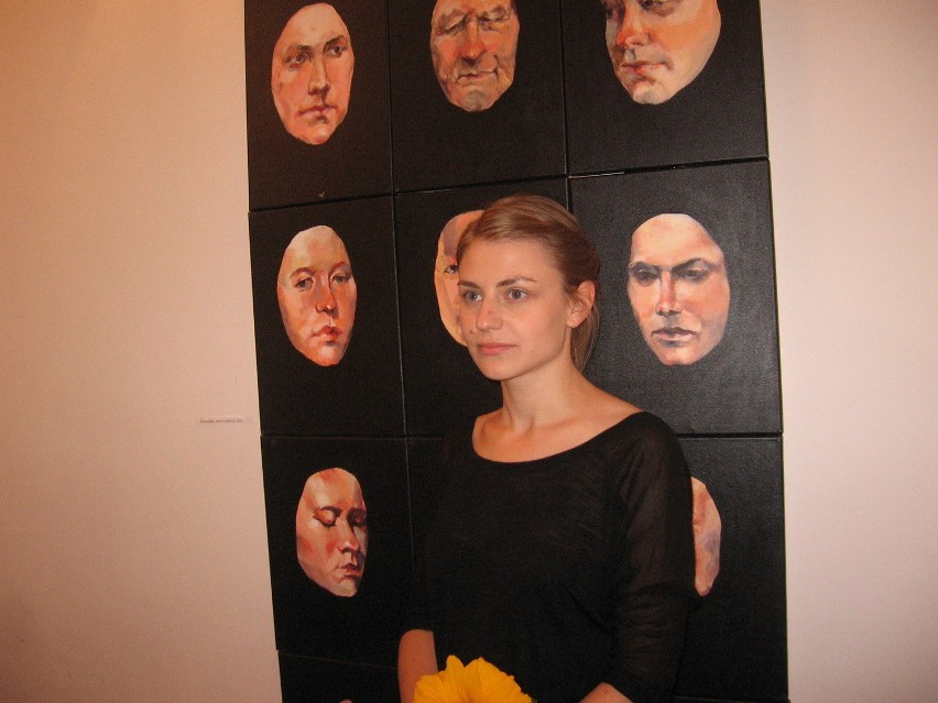 Martyna Ziułek chętnie maluje portrety.