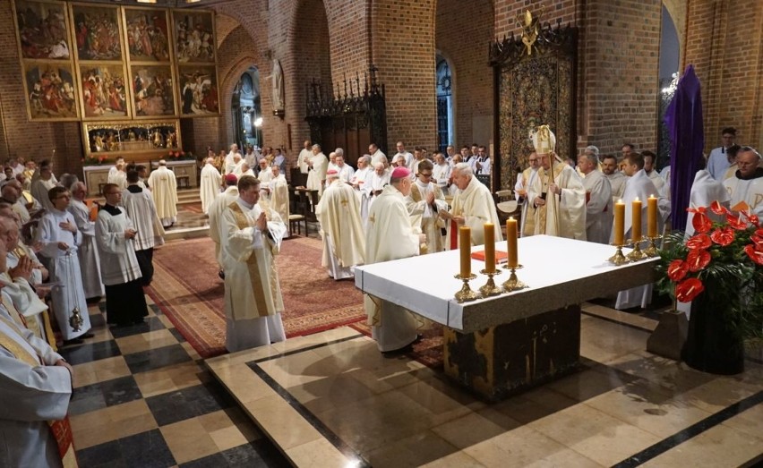 Abp Juliusz Paetz podczas czwartkowej mszy w katedrze