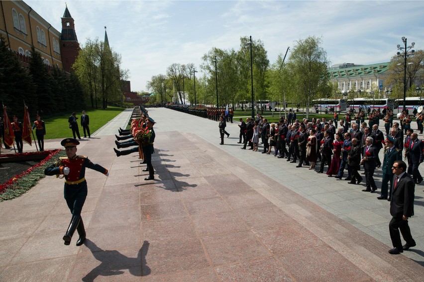 Władimir Putin przy grobie nieznanego żołnierza