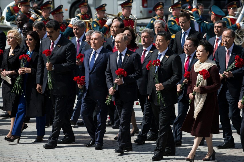 Putin i światowi przywódcy na Placu Czerwonym