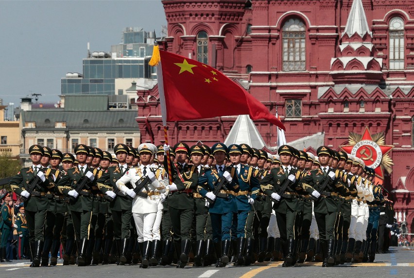 Chińscy żołnierze na defiladzie