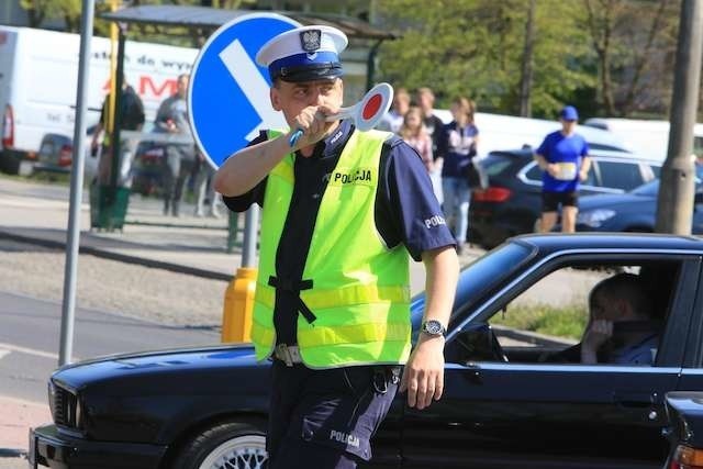 Policjanci z Wydziału Ruchu Drogowego regularnie odbywają na terenie całego, kraju, województwa i naszego miasta akcje, mające na celu dbanie o przestrzeganie prawa na drodze przez kierowców