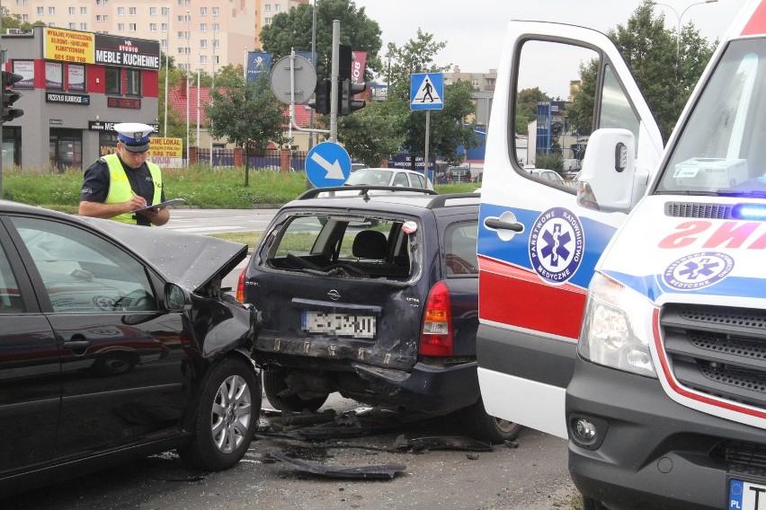 Kielce. Matka z dzieckiem ranne w wypadku na skrzyżowaniu w Kielcach
