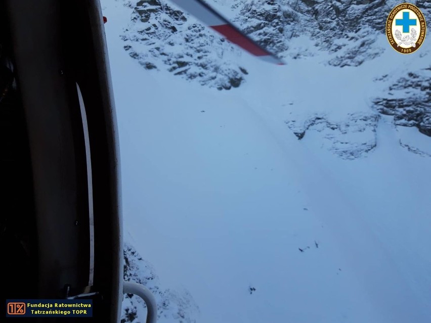 Tatry. TOPR opublikował zdjęcia z lawiny pod Rysami [ZDJĘCIA]