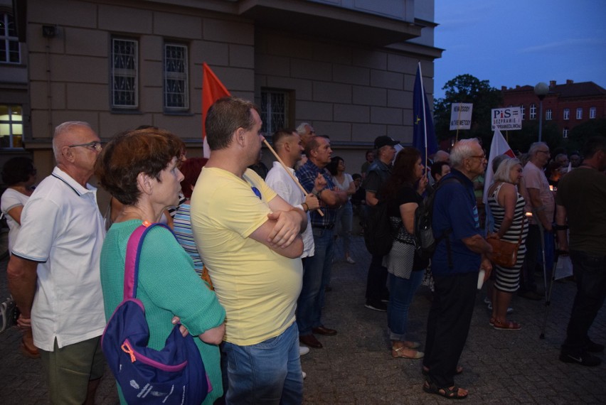 Wolne sądy - wolni ludzie - można było przeczytać na...