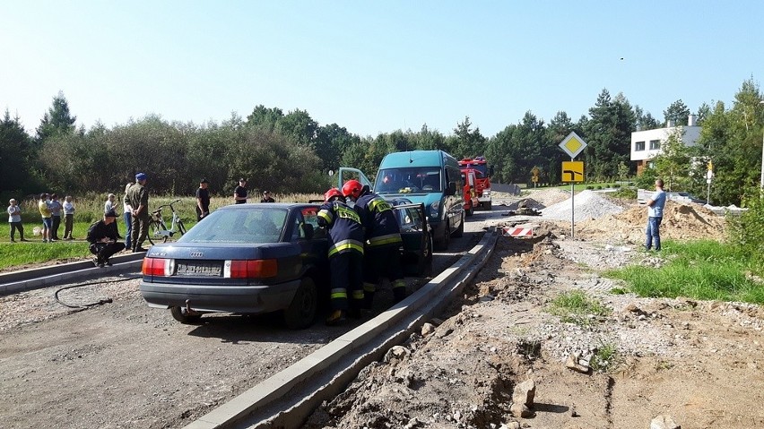 Strażacy ratowali rannych w wypadku drogowym podczas ćwiczeń w Przysusze [ZDJĘCIA]