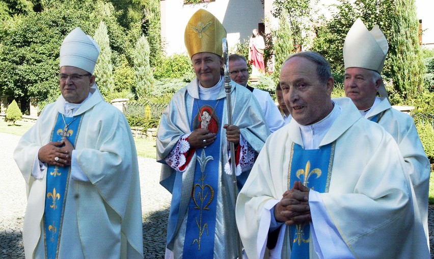 Tysiące wiernych na ustanowieniu sanktuarium Maryi [ZDJĘCIA, WIDEO]