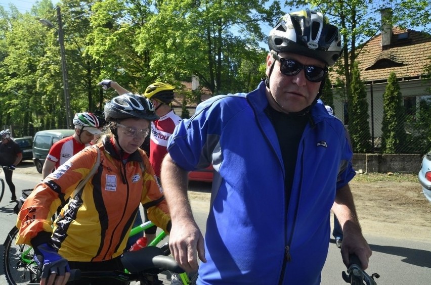 Rajd tandemowy: Prezydent przekazał rowery, a niewidomi...
