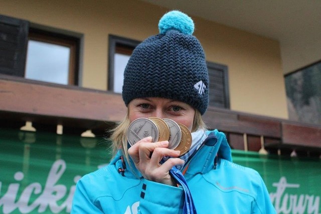 Weronika Nowakowska-Ziemniak, tu z medalami uniwersjadowymi. Wśród studentek rządzi, w Pucharze Świata chce rządzić.