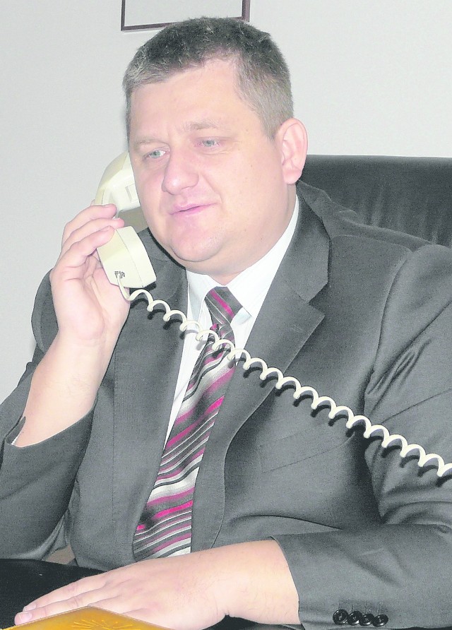 Problemów doświadczył też burmistrz Piotr Sęczkowski, który ma służbowy telefon w Plusie. Ratował się telefonem stacjonarnym