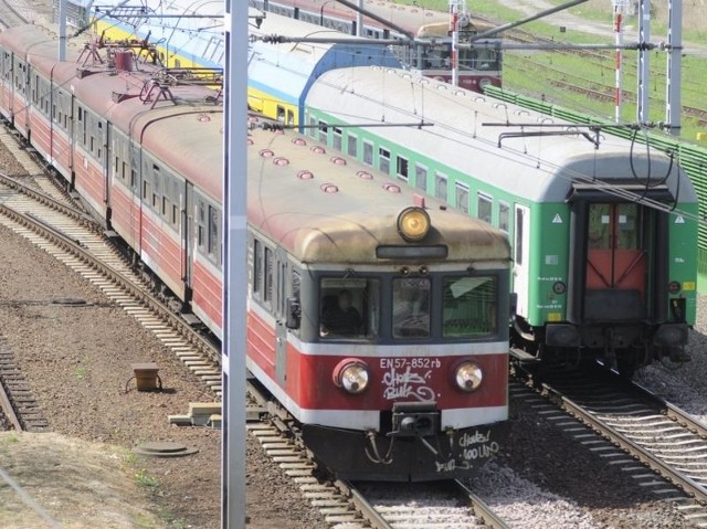 Remont linii kolejowej na odcinku między Chrząstowicami a Ozimkiem.