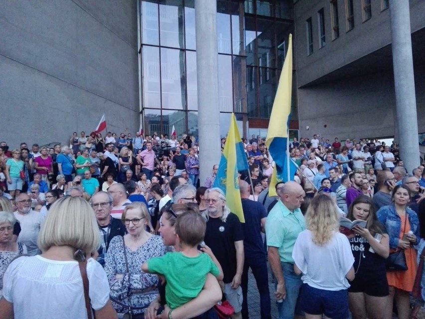 Czwartkowy protest przed Sądem Okręgowym w Katowicach