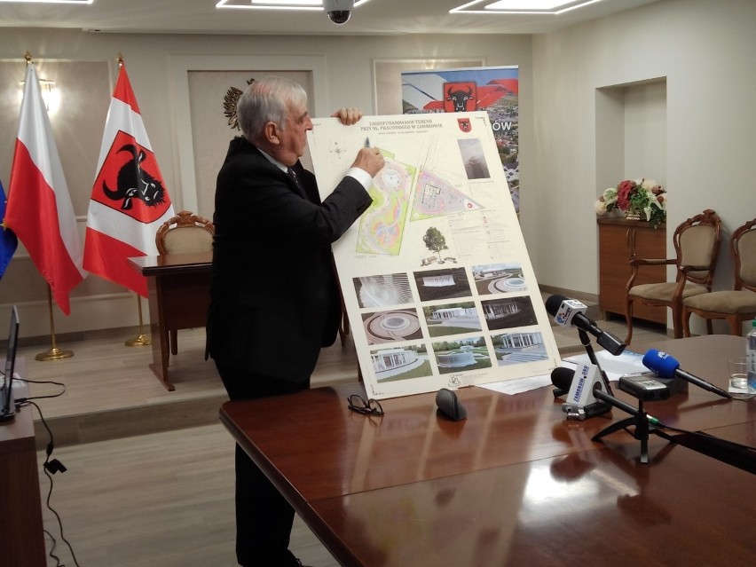 Burmistrz Zambrowa prezentuje plan zagospodarowania terenu...
