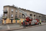 Pożar w kamienicy na rogu ulic Wernera i Malczewskiego w Radomiu. Ruch na skrzyżowaniu był sparaliżowany. Zobacz zdjęcia