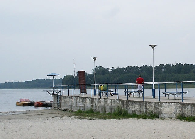 Z roku na rok wody w Jeziorze Ostrowskim jest coraz mniej.głównej plaży nie można przenieść. 