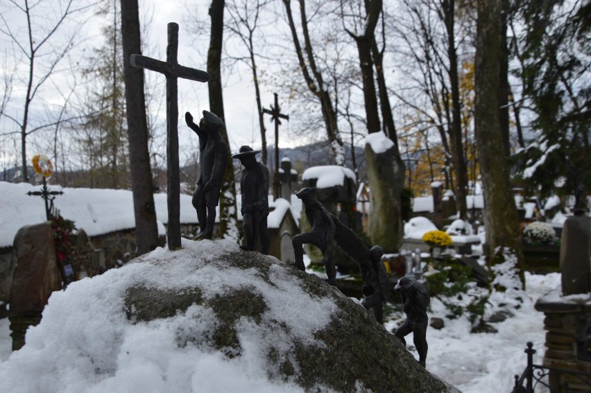 Pęksowy Brzyzek. Zakopiański cmentarz górali, artystów i ludzi gór [ZDJĘCIA]