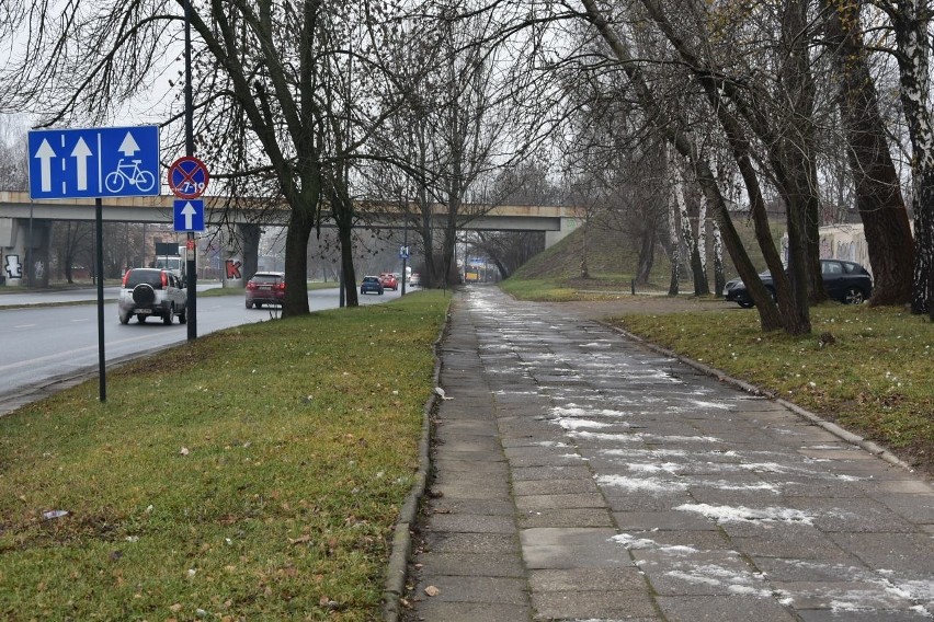 Na ul. Obywatelskiej przy okazji budowy drogi dla rowerów...