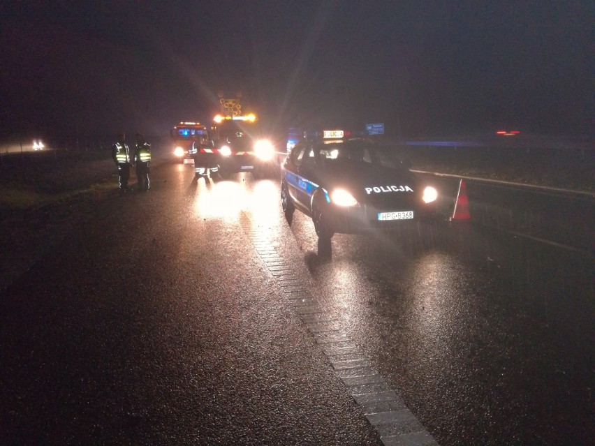 Rozbity radiowóz na A4 koło Tarnowa. Ranni policjanci