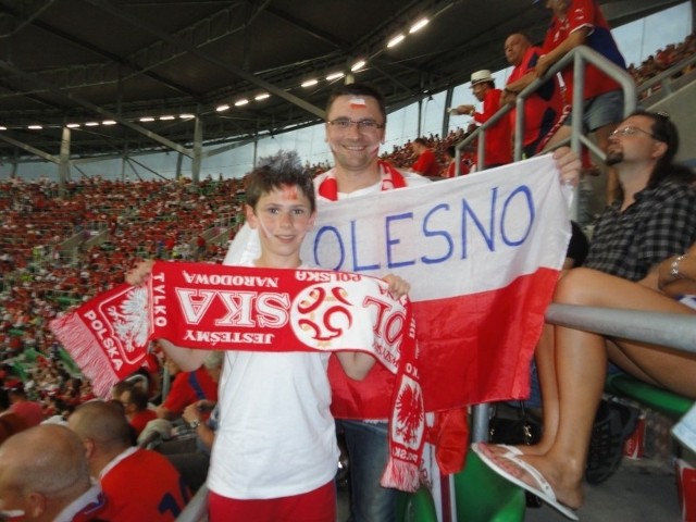 Nasi kibice byli na Stadionie Miejskim we Wrocławiu na meczu Polska-Czechy. Polacy niestety przegrali 0:1 i odpadli z turnieju Euro 2012. Na zdjęciu Radosław Gliński z synem Mateuszem.