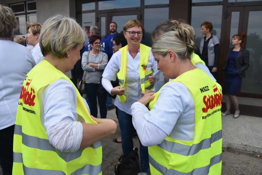 Pracownicy rybnickiego szpitala wyszli na ulice